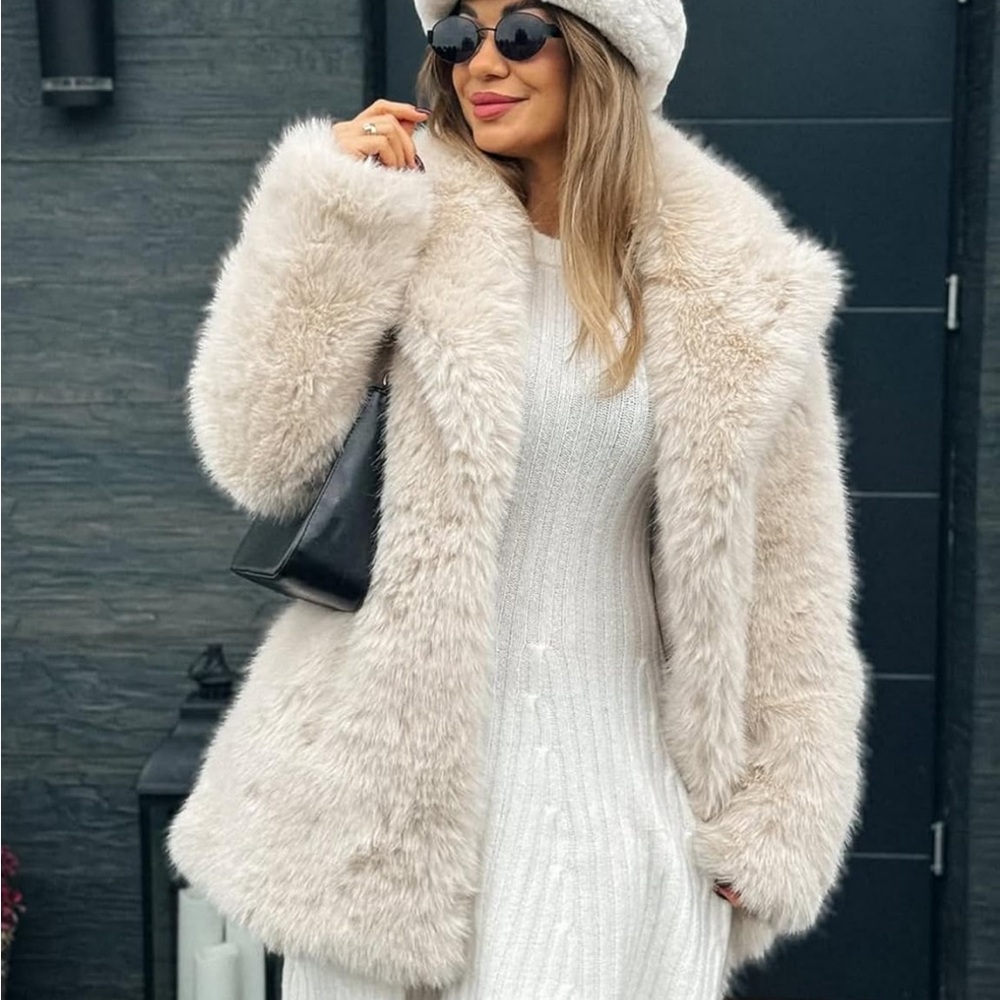 Elegant Cream Faux Fur Coat - Picture 3 of 5